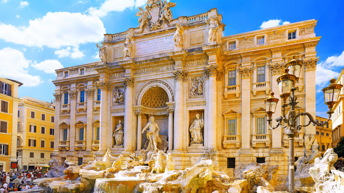 vår guide tar oss med på en stadsvandring bland den eviga stadens historiska sevärdheter. Pantheon, Spanska Trappan och den nyrenoverade och återinvigda Fontana di Trevi ligger längs vår promenadväg.